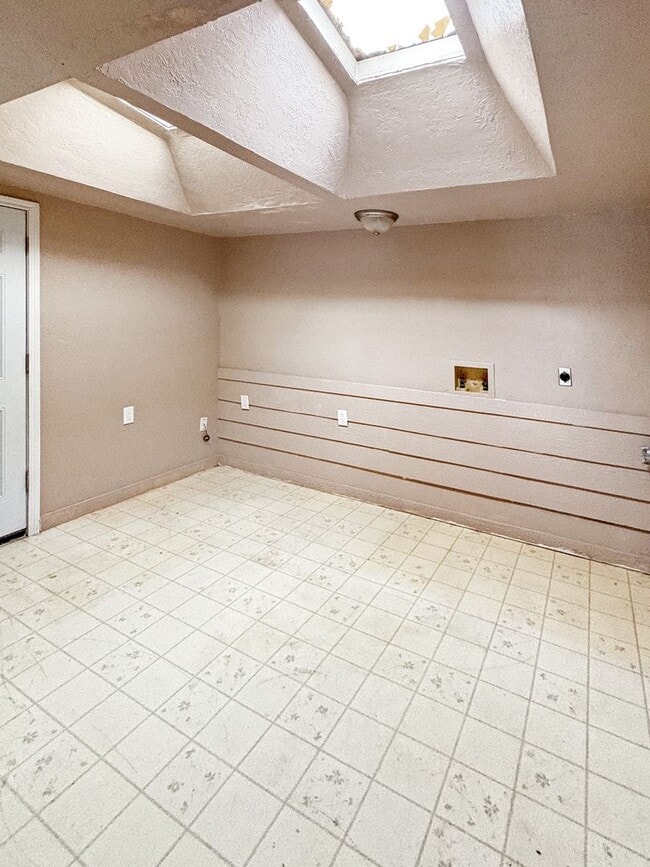 Foto del edificio - 615-617 East Sunset Circle