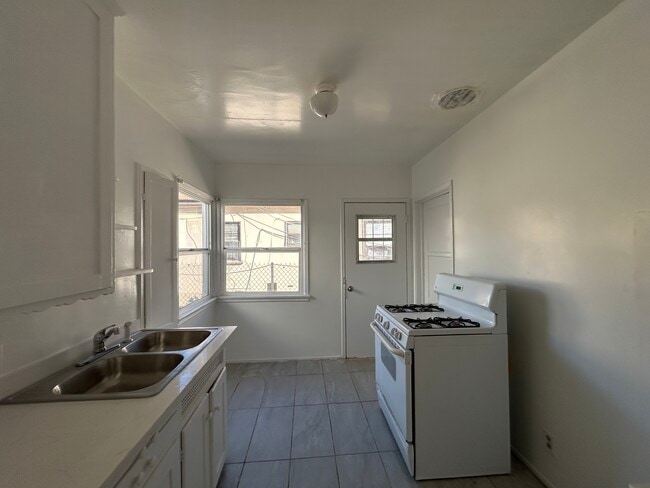 Building Photo - 14210 Sylvan St