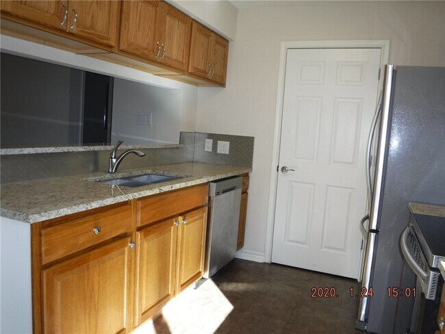 Building Photo - 1207 Southport Dr