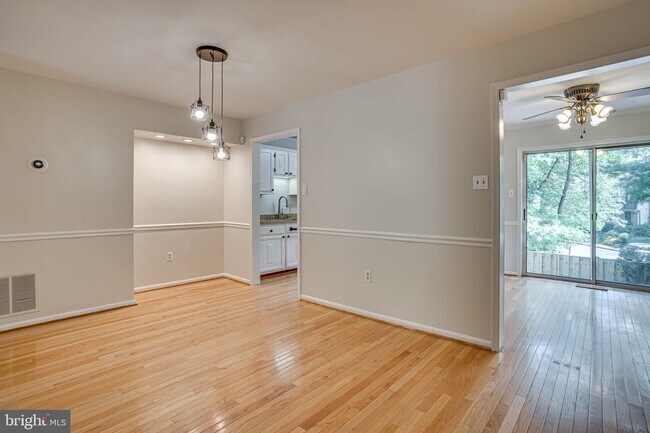 Building Photo - 10629 Lakeside Oak Ct