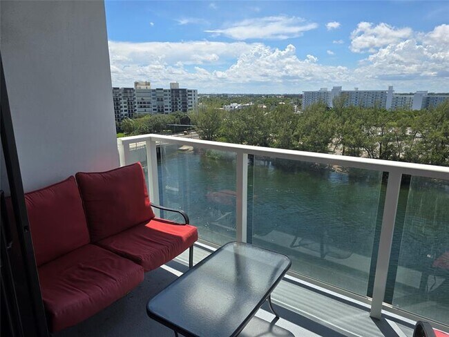 Foto del edificio - 1401 N Riverside Dr