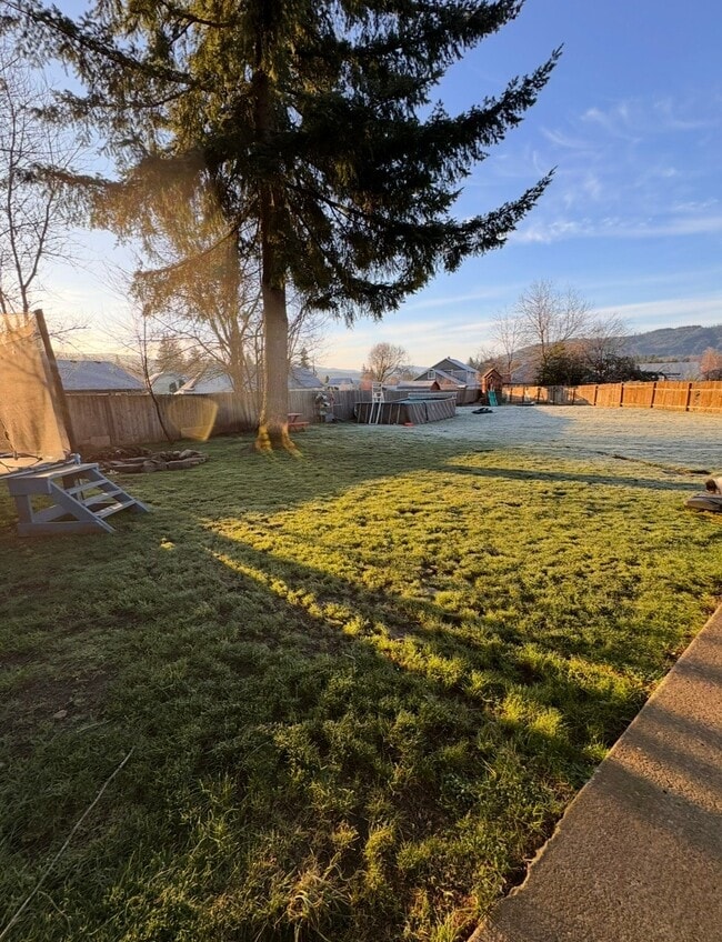 Building Photo - 107 S Pine Dr