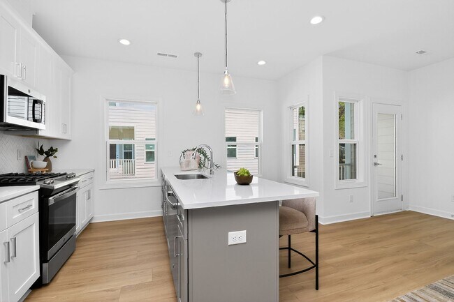 Foto del edificio - Brand New Three-Bedroom Townhouse!