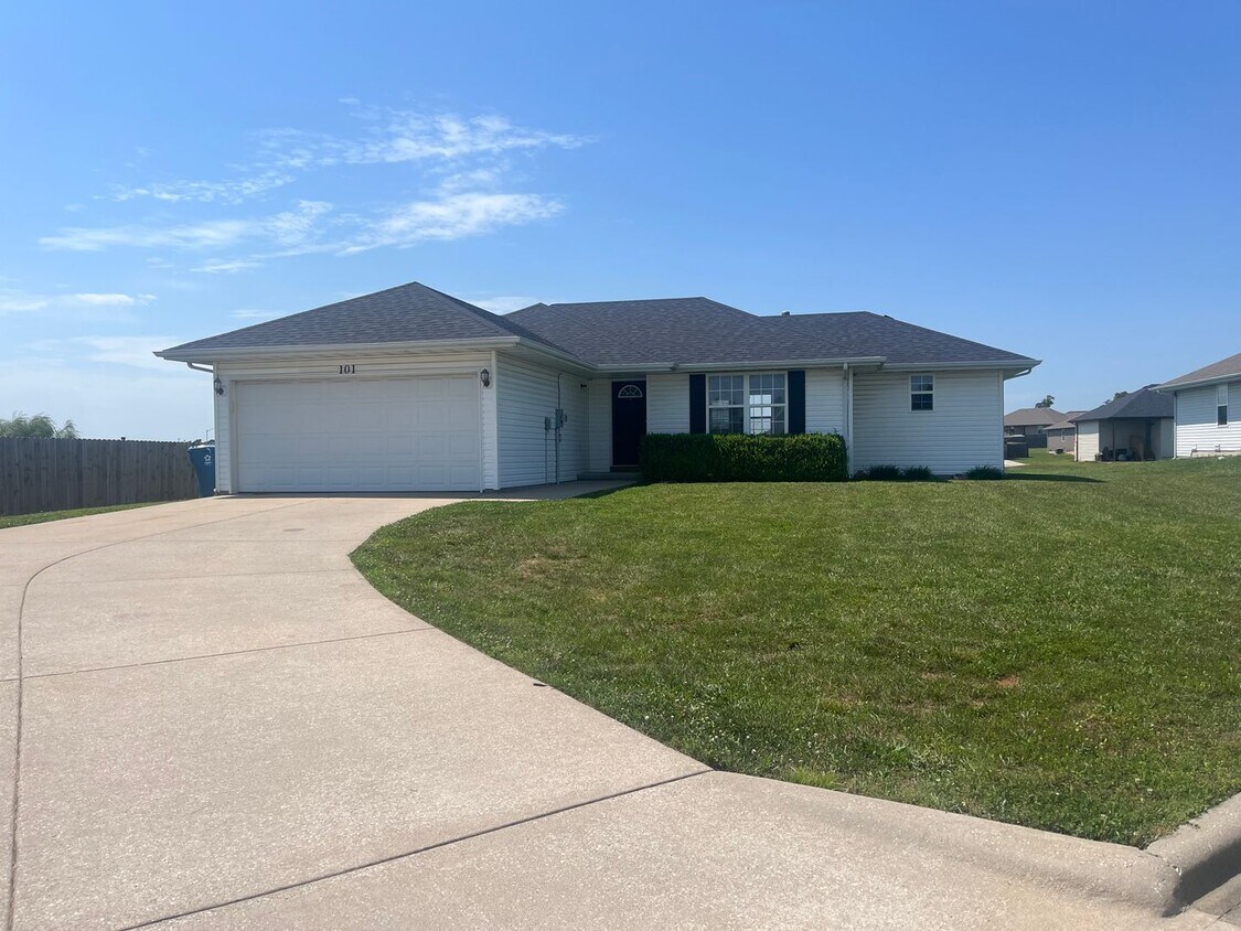 Primary Photo - 3 bedroom 2 bath home in Clever, MO!