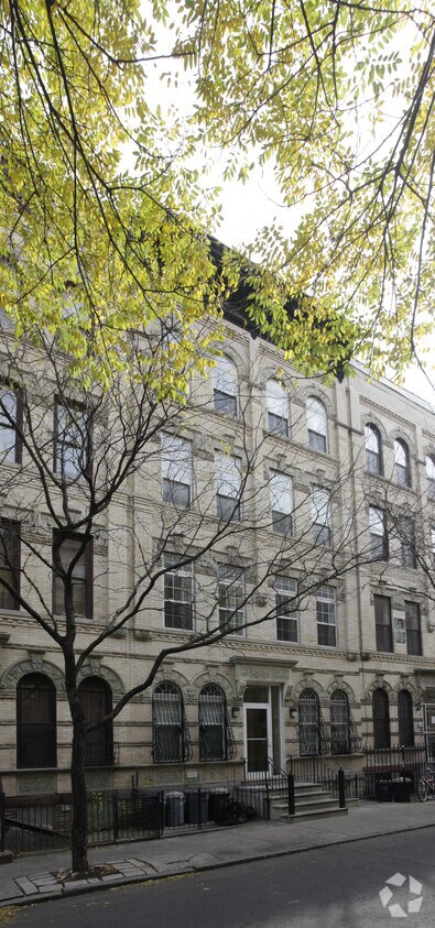 Primary Photo - 207 Taaffe Pl