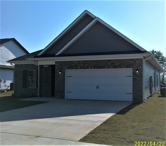 Foto del edificio - Home for Rent in Meridianville, AL! Availa...