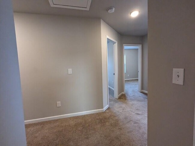 Foto del edificio - 210 Cornwell Wy