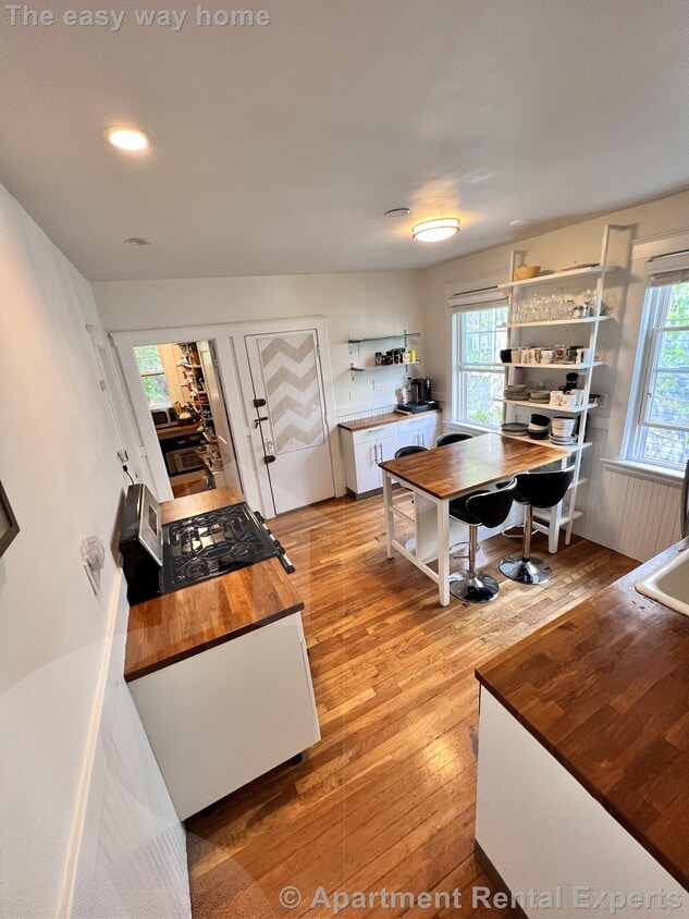 Primary Photo - 3bed/1bath | Mins to Harvard, MIT, Tufts, ...