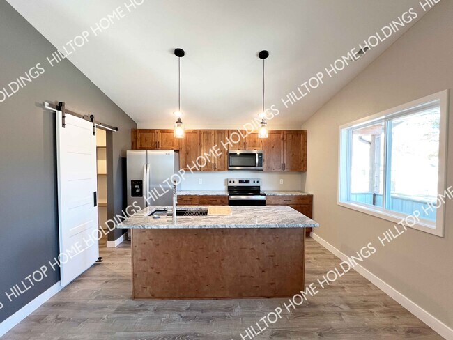 Foto del edificio - 61 Hilltop Rd