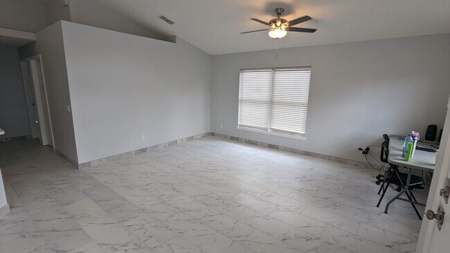 Building Photo - 3048 Pineda Dr