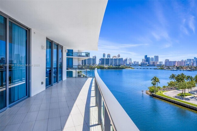 Foto del edificio - 3250 NE 188th St