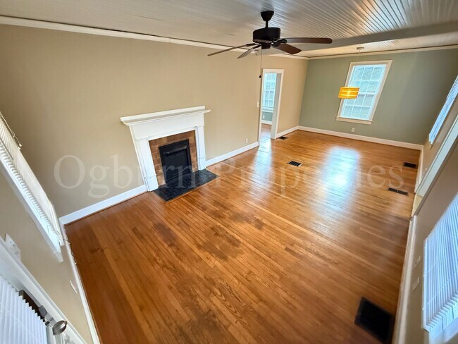 Foto del edificio - 1BR/1BA Charming Home w/ Bonus Room Off Polo Rd, Near WFU!