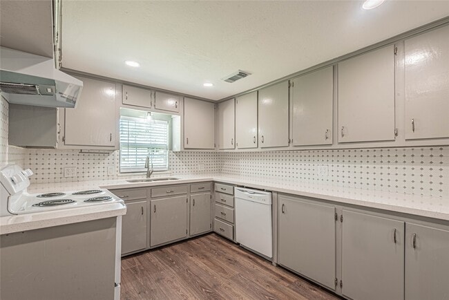 Foto del edificio - 2110 N Galveston Ave