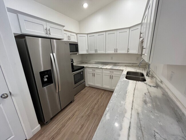 Building Photo - Lovely Condo for Rent in Pleasant Grove, Utah