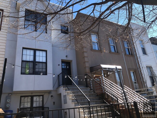 Building Photo - 37 Shepherd Ave