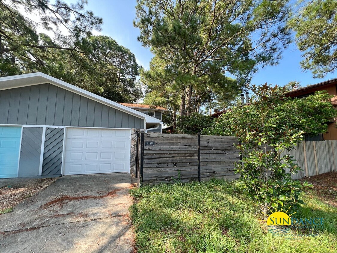 Primary Photo - Stunning 3 Bedroom Home in Shalimar!