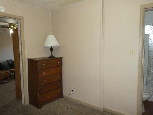 dormitorio - 416 E 17th St