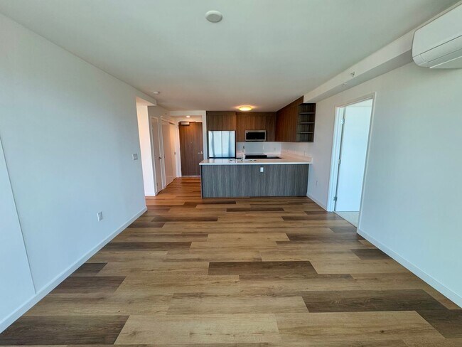 Foto del edificio - Brand new, high floor unit w/ All utilitie...