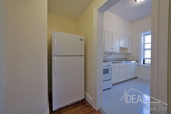 Building Photo - 138 Henry St