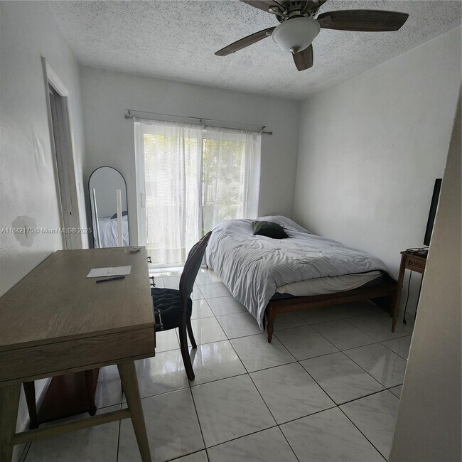 Foto del edificio - 514 Santander Ave