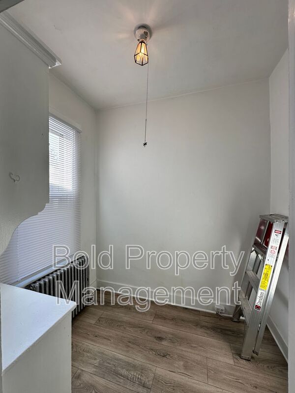 Building Photo - 47 E Main Ave