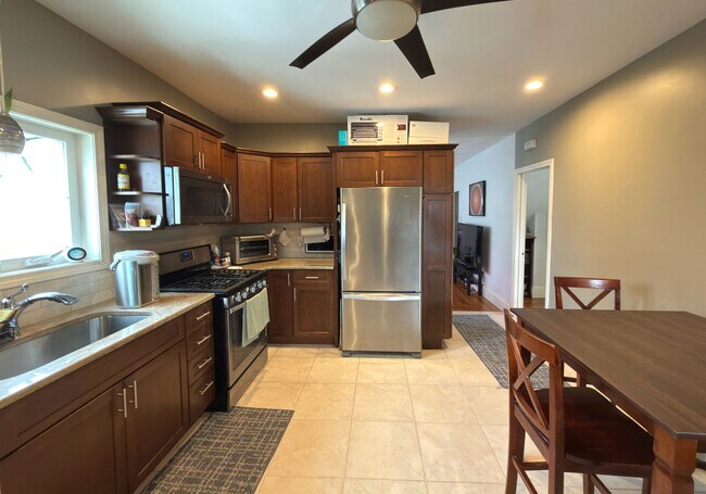 Foto del edificio - 9 Amaranth Ave