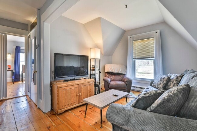 Building Photo - 482 Reservoir Ave