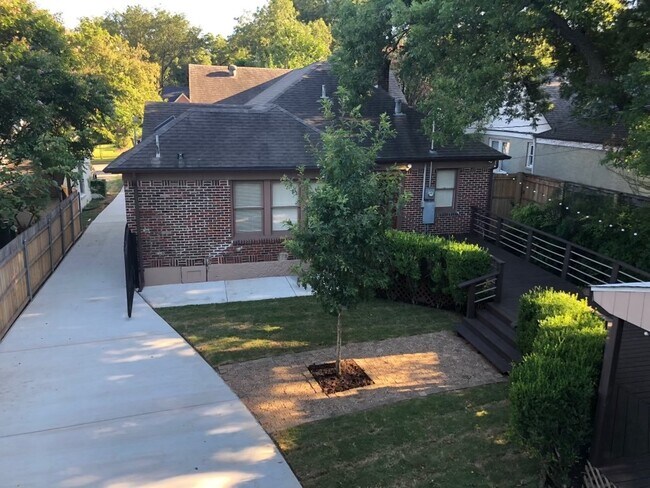 Foto del edificio - 807 Thomasson Dr