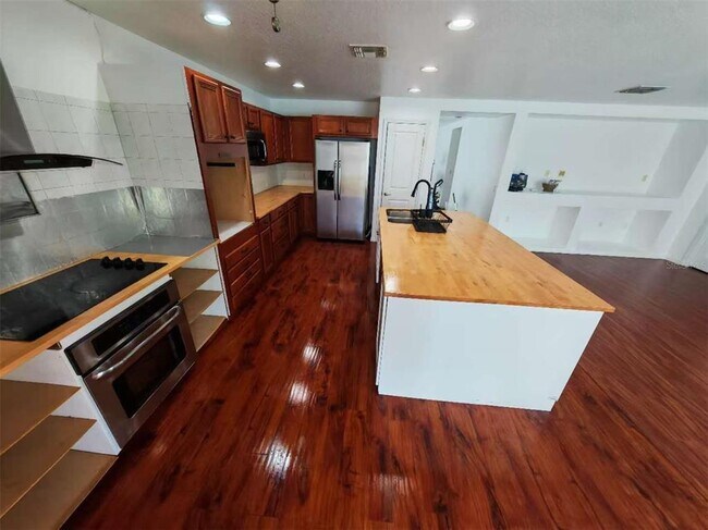 Foto del edificio - 4712 Willoughby St