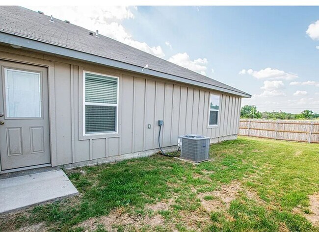 Foto del edificio - AVAILABLE SOON! (SECTION 8 ACCEPTED)