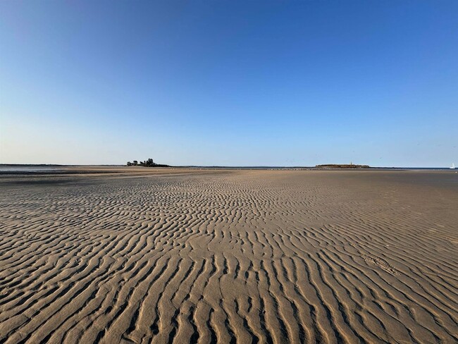 Foto del edificio - 157 Hills Beach Rd