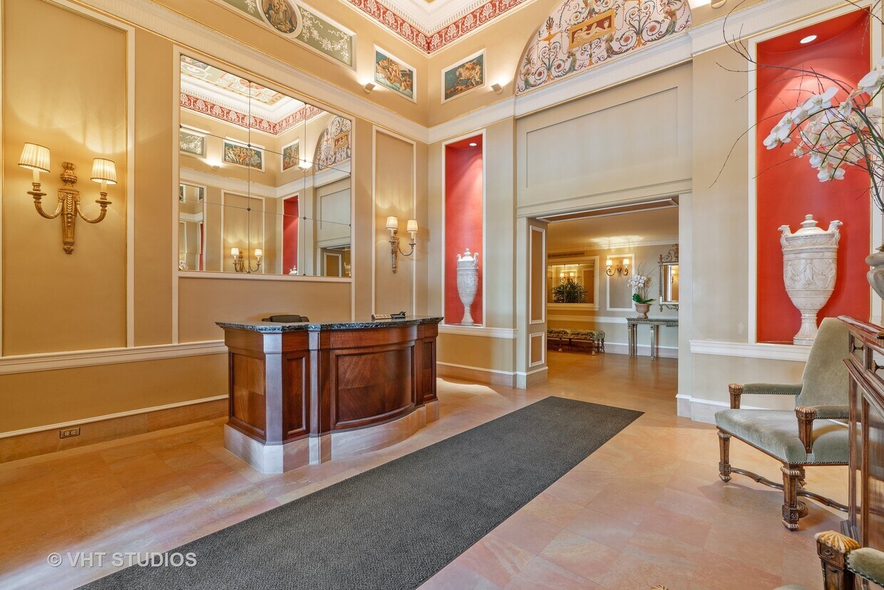Foto principal - 219 E Lake Shore Dr