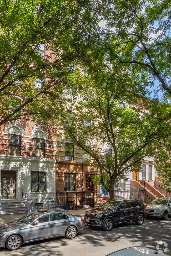Building Photo - 235 W 137th St