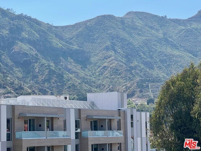 Foto del edificio - 1586 Palisades Dr