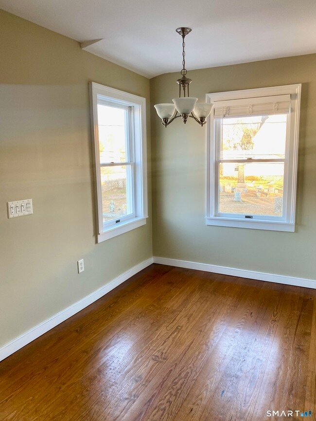 Building Photo - 8 Broad St