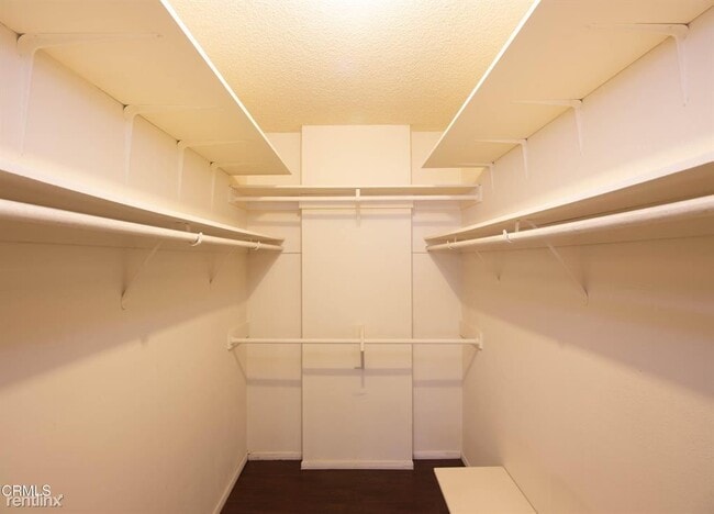 Building Photo - 2 br, 2 bath Condo - 1971 Rodney Dr Apt 203