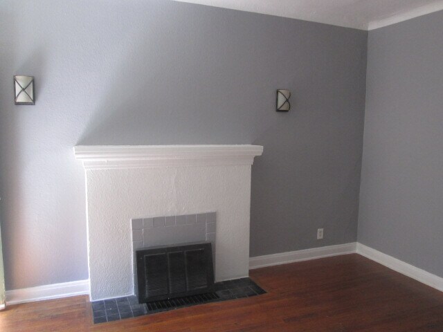 Building Photo - 908 N Martel Ave