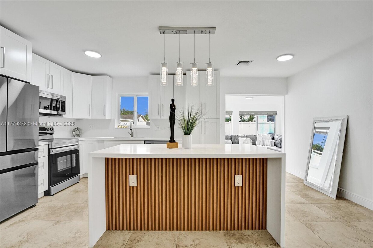 Foto principal - 820 NE 8th St