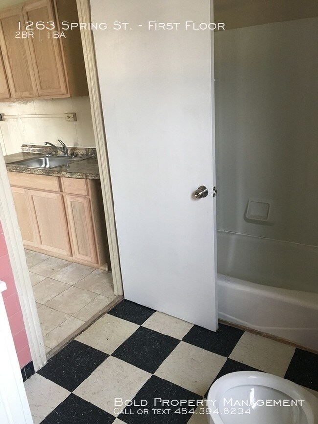 Foto del edificio - 1st floor Apartment on Spring & 13th
