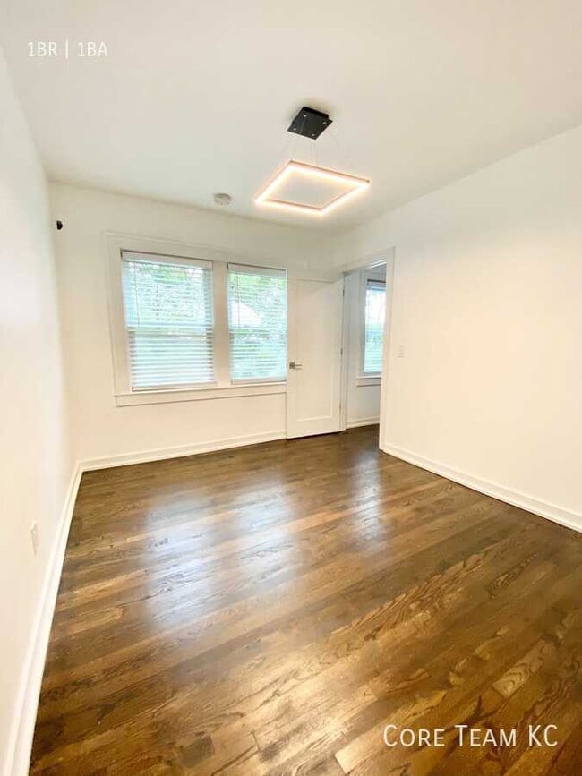 Building Photo - 110 E 40th St