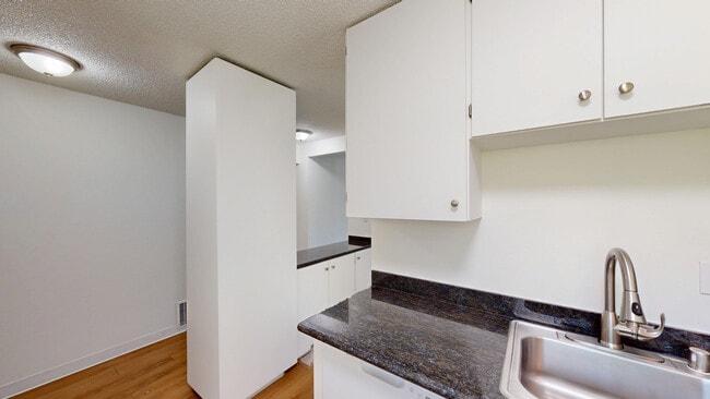 Building Photo - 1004 Ignacio Blvd