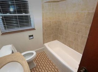 Building Photo - 533 S Fort Dr