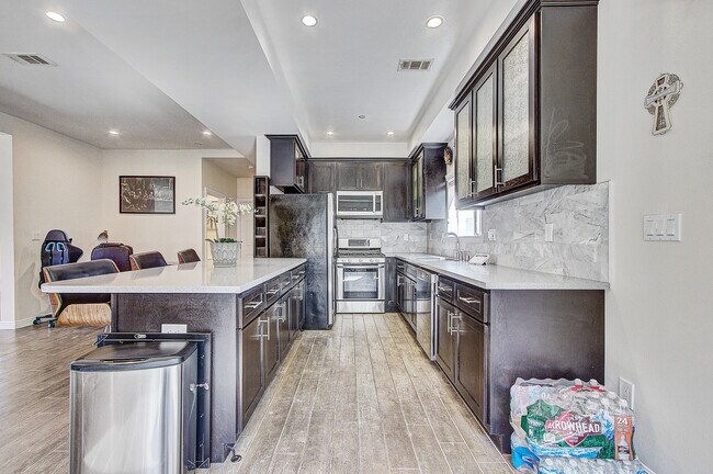 Building Photo - 24842 Frampton Ave