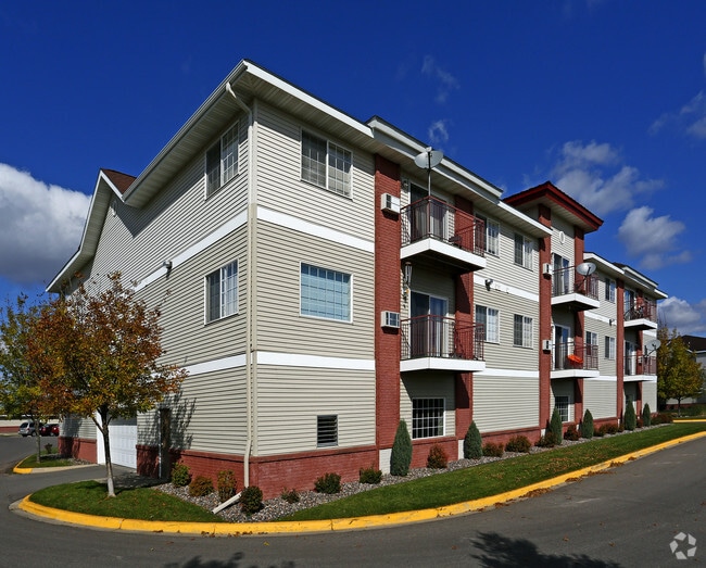Building Photo - Grand Gateway Apartment Homes