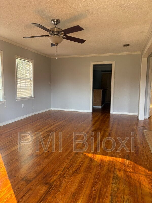 Foto del edificio - 1916 Hudson St