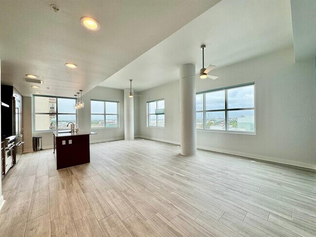 Foto del edificio - 1208 E Kennedy Blvd