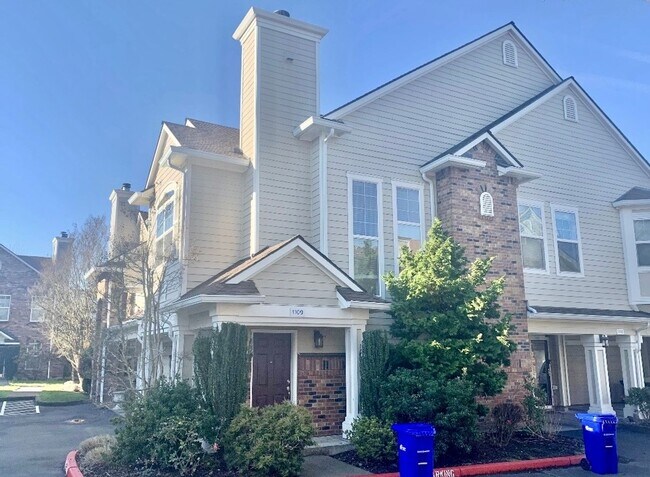 Foto del edificio - Gorgeous 2BD | 2BA Condo in the Heart of Orenco | GREAT Location | Water/Sewer/Garbage Included