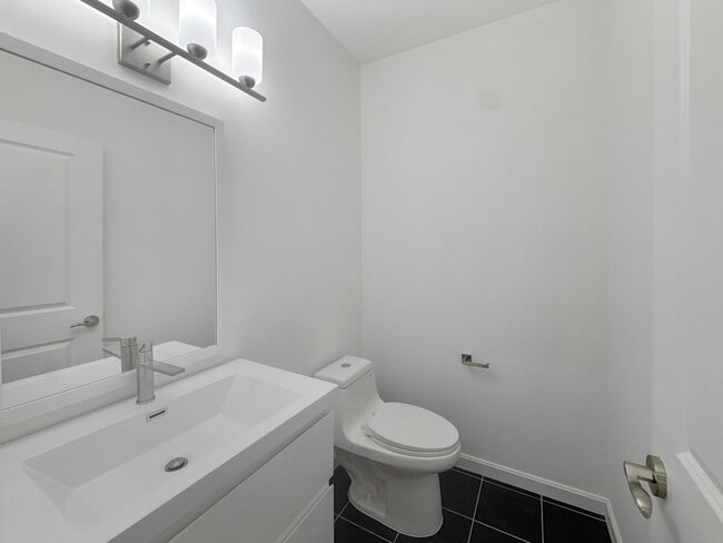 Photo - 2322 Shannon Pl SE House