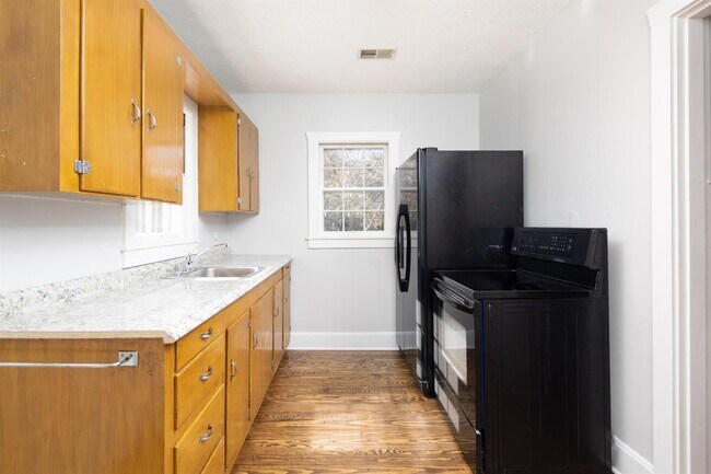 Foto del edificio - 1220 Hammond Ave