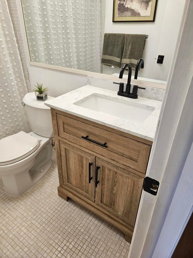 Building Photo - 680 Horizon W